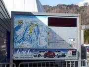 Information board with piste map at the base station