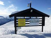 Warning notices and piste map