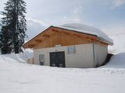 The pump houses are unobtrusively integrated into the landscape.