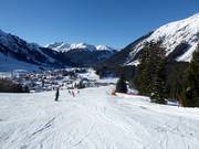 Wide easy slope at the Egghof Sun Jet with a view of Berwang