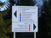 Clear directional sign on the Zwölferkopf