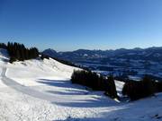 View over the Hörnerbahn ski resort from the mountain station