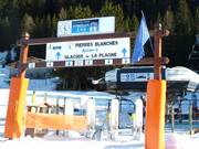 Overhead information at the lifts