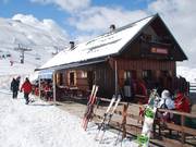 Halfway up: Hut at the Pointe du Corbier