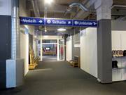 Signposting to the ski hall