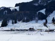 View of the Dorf- and Hörnilift with easy slopes