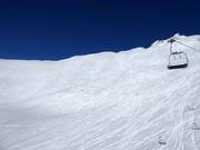 Endless freeride slopes at the triple chairlift