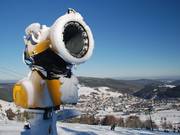 The yellow ones make up the lion's share of the cannons in the ski area.