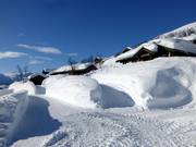 At the holiday cabins, the extent of the large amounts of natural snow becomes apparent.