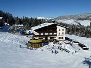 The Salzburger Dolomitenhof is located right on the slope in Annaberg.