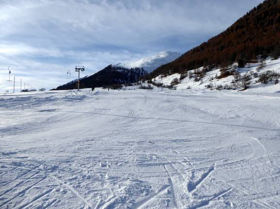 Easy ski slope Geschinen