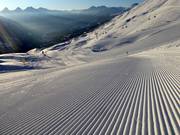 In the morning, the slopes invite you to enjoy dream carving
