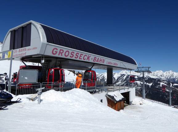 8er Grosseckbahn - 8pers. Gondola lift (monocable circulating ropeway)