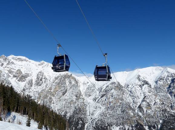 The new Ladurns 10-person cable car