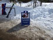 The engine must not be left running unnecessarily in the parking lot.