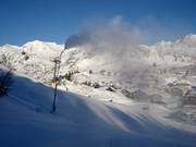 Snowmaking with snow lances at the start of the season