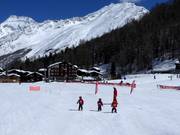 Children's ski lesson in the ski resort of Saas-Fee