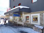 Well-maintained ticket area at the valley station