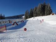 Beginner area with covered conveyor belt - mountain station Areitbahn I