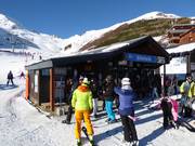 Well-maintained ticket area in Les Agudes