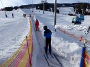 Conveyor belt at the valley station of the Familyjet gondola lift