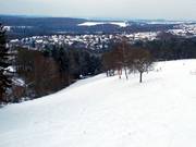 On the left side of the slope as seen from above, there is a short steep section.