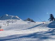 Wide slopes for beginners and leisure skiers