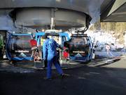 "Helping Hands" when boarding the gondola lift