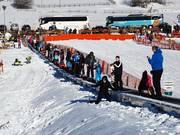 The conveyor belt at the Dorfwiese transports beginners and tobogganers.