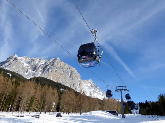 Ehrwalder Almbahn - 8pers. Gondola lift (monocable circulating ropeway)