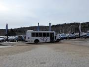 Shuttle buses from the parking lots to the ski area