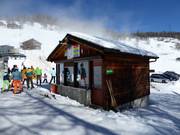 Well-maintained ticket area at the Törbeltallift
