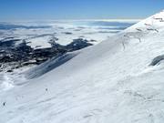 View of the wide slopes at Lomnické sedlo