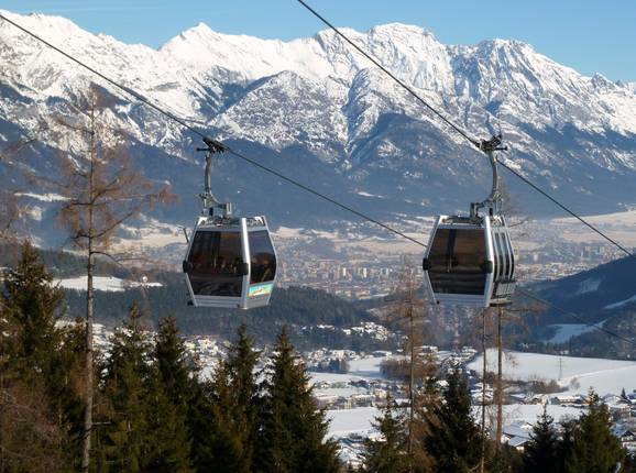Muttereralmbahn - 8pers. Gondola lift (monocable circulating ropeway)