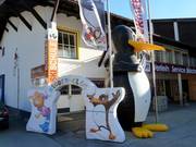 Even at the valley station, the little ones are welcomed by Bobo.