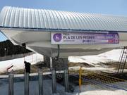 Uniform signage at all lifts