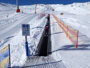 Publicly accessible conveyor belt at the mountain station