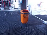 Waste bin at the lift