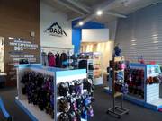 Very well-maintained entrance area at the ski hall