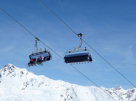 12er-Bahn - 8pers. High speed chairlift (detachable) with bubble and seat heating