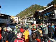 Lively atmosphere in the pedestrian area in Ischgl