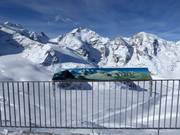 Diavolezza mountain station: viewing platform with Piz Bernina (4,049 m)