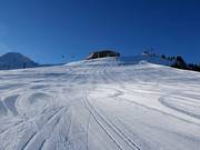 Wide slope to the Arzjochbahn