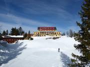 Kreuzeckhaus in the middle of the ski area
