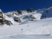 Easy and wide slope Nörderjoch with glacier break