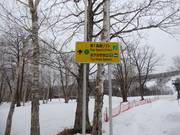 Slope signposting in the ski resort of Sahoro