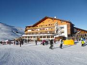 Hotel Schwarzhorn in the middle of the ski resort