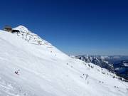 Black slopes and deep-snow runs at the Hornbahn 2000