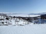 The lower part of the ski area with a view of the 70 km long Lake Torneträsk
