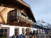 Hochfeldernalm in the heart of the Ehrwalder Alm ski area